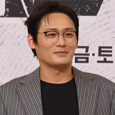 최대훈 사진