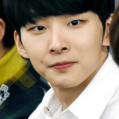우영 사진