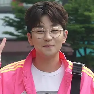 딘딘 사진