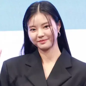 홍예지 사진