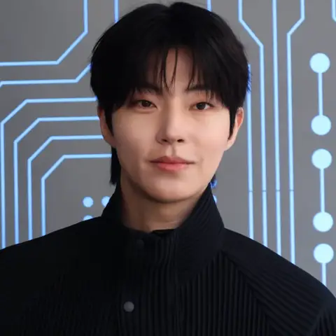 황인엽 사진