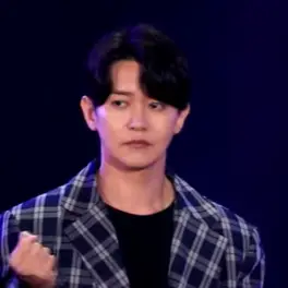 강균성 사진
