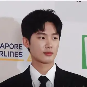 김동희 사진