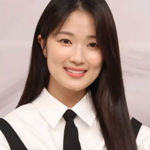 김혜윤 사진