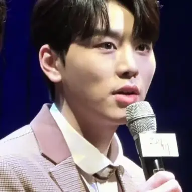 김우석 사진
