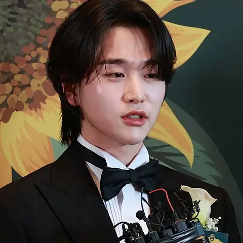 김윤우 사진