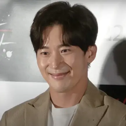 이완 사진