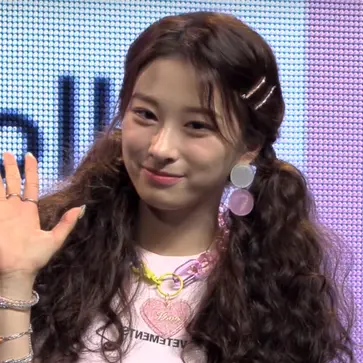 윤경 사진