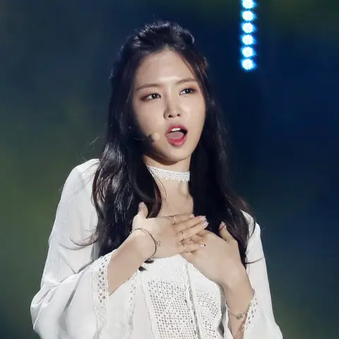 손나은 사진