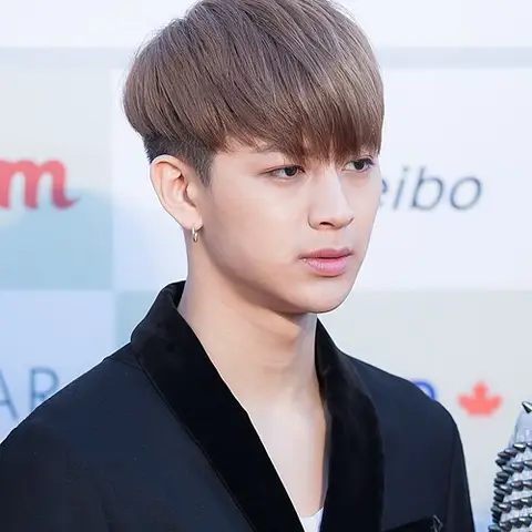 송윤형 사진