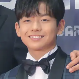 왕석현 사진