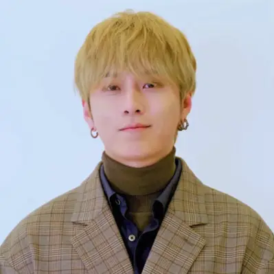 용준형 사진