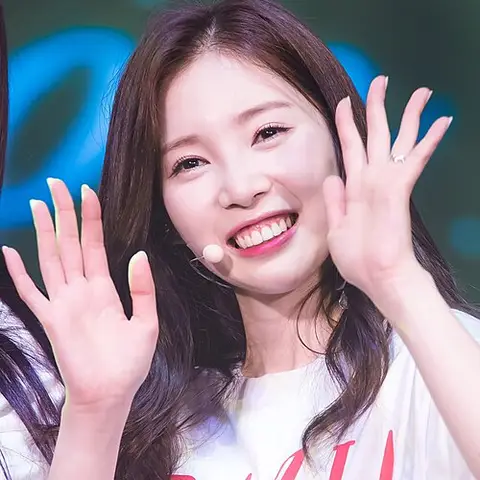 윤채경 사진