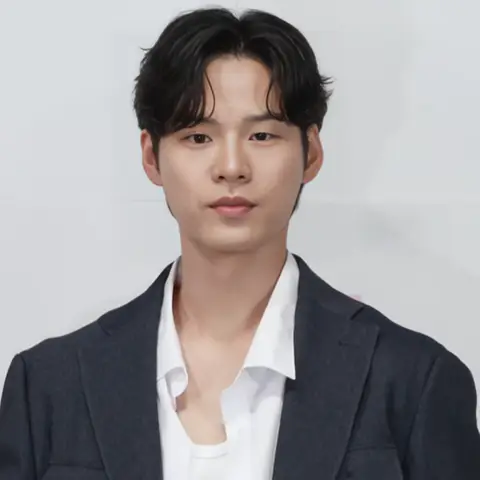 윤지온 사진