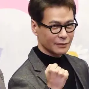 윤상 사진